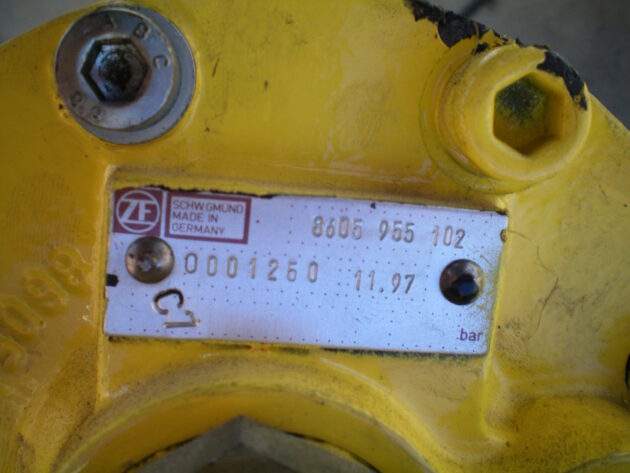KOMATSU  WA380-3  423-N24-H340 - BOMBA AUXILIAR DE DIRECCIÓN - Imagen 4
