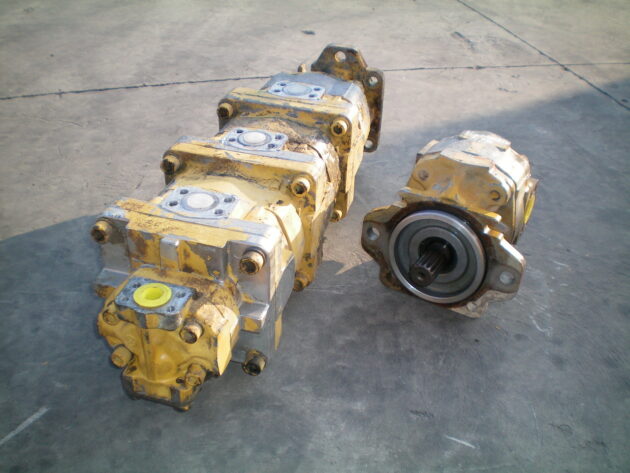 KOMATSU  WA420-1  705-56-34100 - CONJUNTO DE 4 BOMBAS PRINCIPALES