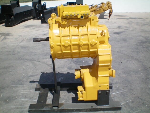 KOMATSU  WA470-1  421-15-00013 - SERVOTRANSMISIÓN - Imagen 3