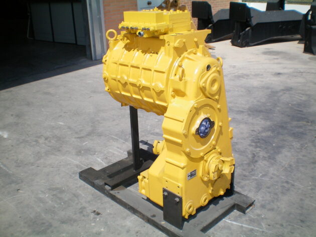 KOMATSU  WA470-1  421-15-00013 - SERVOTRANSMISIÓN - Imagen 4