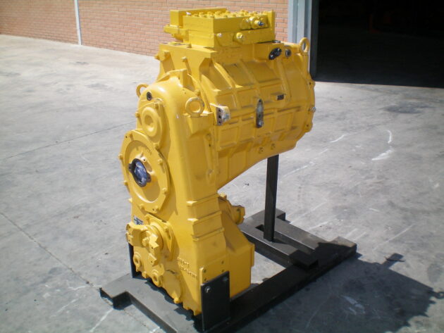 KOMATSU  WA470-1  421-15-00013 - SERVOTRANSMISIÓN - Imagen 6