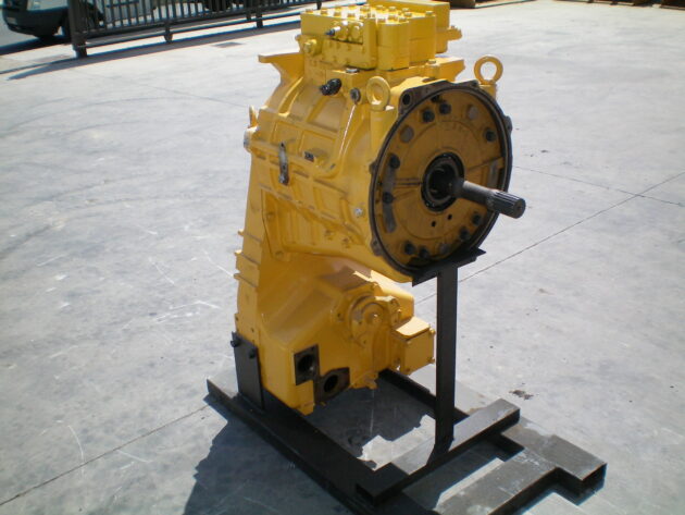 KOMATSU  WA470-1  421-15-00013 - SERVOTRANSMISIÓN - Imagen 8