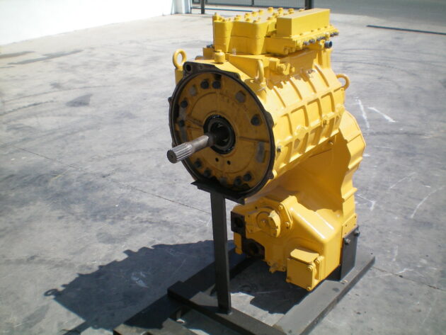 KOMATSU  WA470-1  421-15-00013 - SERVOTRANSMISIÓN