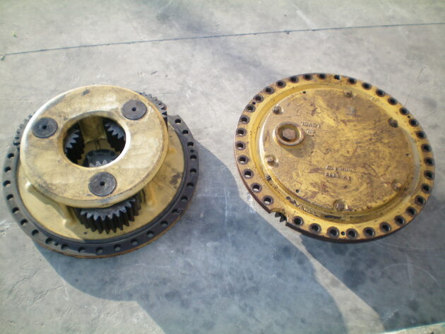 CATERPILLAR   988B  3V-5953 - TAPA REDUCTORA