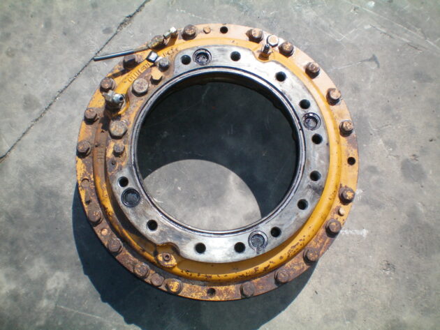 KOMATSU   WA5001  425-33-11110 - CARCASA DEL PISTÓN DE FRENO CON PLATOS Y DISCOS - Imagen 2