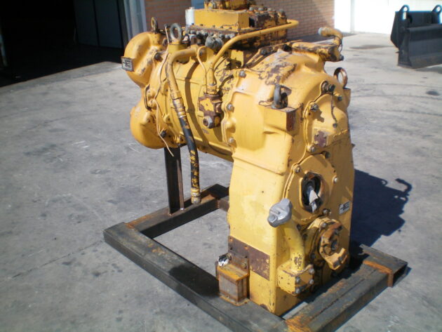 KOMATSU  WA500-1  425-15-00010 - SERVOTRANSMISIÓN - Imagen 4