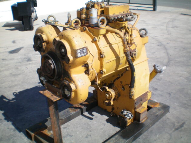 KOMATSU  WA500-1  425-15-00010 - SERVOTRANSMISIÓN