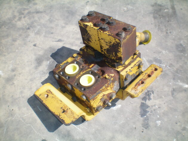 KOMATSU   WA6001  426-875-1100 (*) - DIVISOR DE CAUDAL DE DIRECCIÓN - Imagen 2