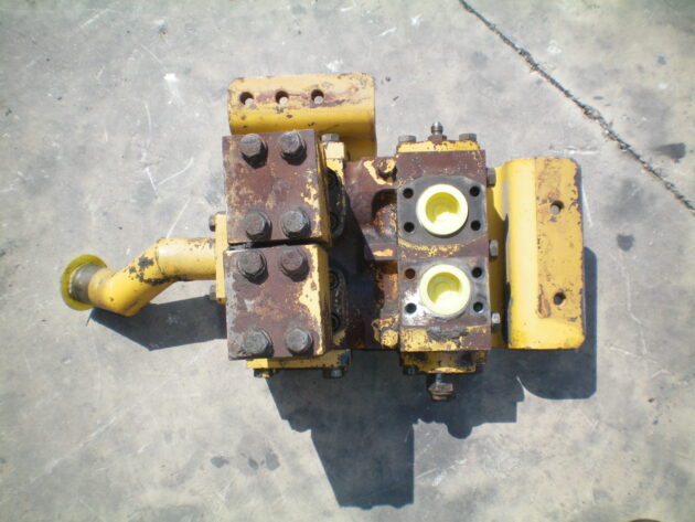 KOMATSU   WA6001  426-875-1100 (*) - DIVISOR DE CAUDAL DE DIRECCIÓN