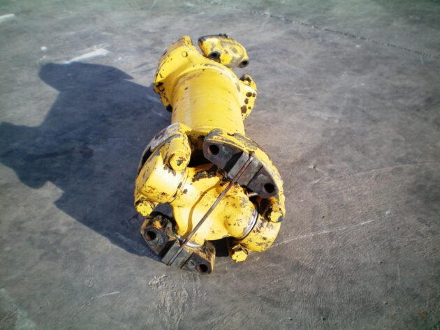 KOMATSU  WA600-1  426-20-14110 - TRANSMISIÓN DE SERVOTRANSMISIÓN A EJE TRASERO - Imagen 3