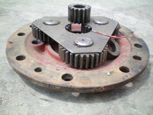 CASE   580K  N-13516 - TAPA REDUCCIÓN DELANTERA CARRARO - Imagen 2