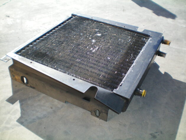 CASE   580SLE  320877A1 - RADIADOR DE ACEITE - Imagen 4