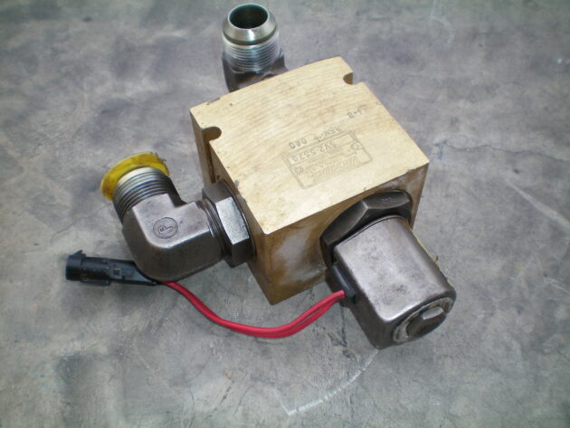 CASE   580SLE   - ELECTROVÁLVULA DE MARTILLO VICKERS - Imagen 2