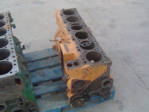 CASE  821   - BLOQUE MOTOR CUMMINS CT8.3 CON CAMISAS - Imagen 4