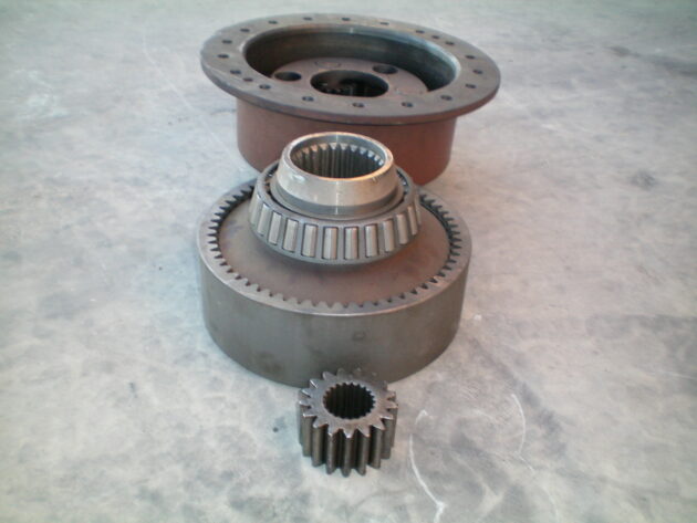 CASE  1102-D VIBROMAX   - PIÑON CENTRAL REDUCCION TRASERA