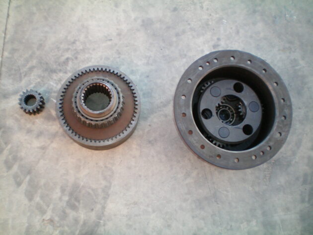 CASE  1102-D VIBROMAX   - TAPA DE REDUCCION TRASERA