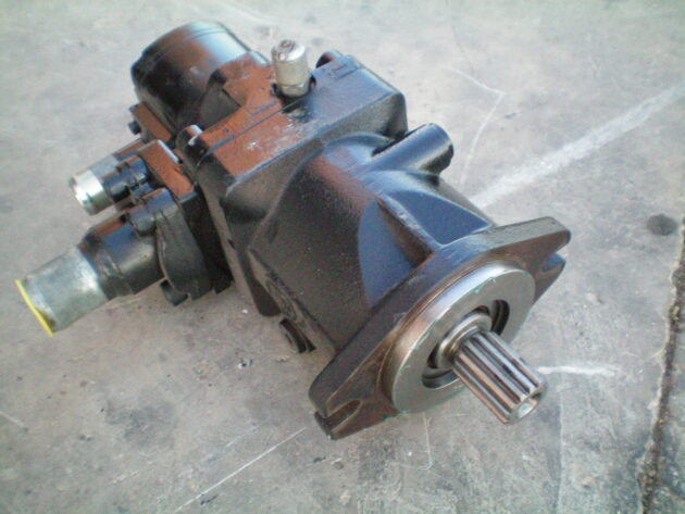 CASE  1288   - CONJUNTO DE BOMBAS DE GIRO Y PILOTAJE A4F040/30R - Imagen 2