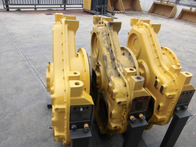 KOMATSU   PC750SE6K  209-38-00031 - CAJA DE ARRASTRE DE BOMBAS - Imagen 3