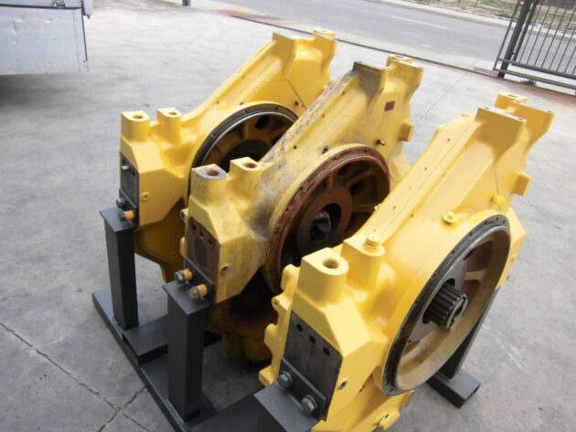 KOMATSU   PC750SE6K  209-38-00031 - CAJA DE ARRASTRE DE BOMBAS - Imagen 4