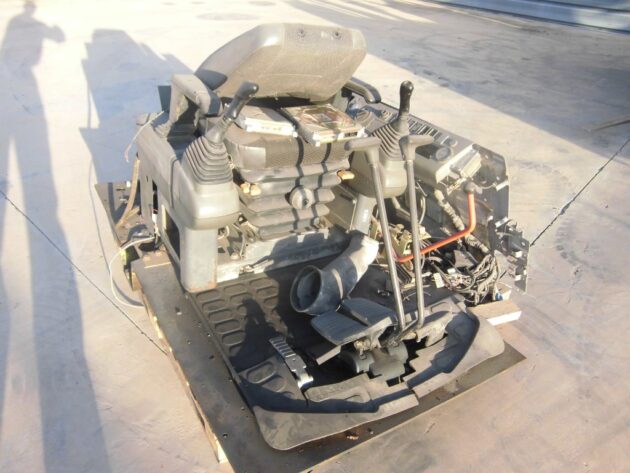 KOMATSU  PC210NLC-6K   - INTERIOR DE CABINA