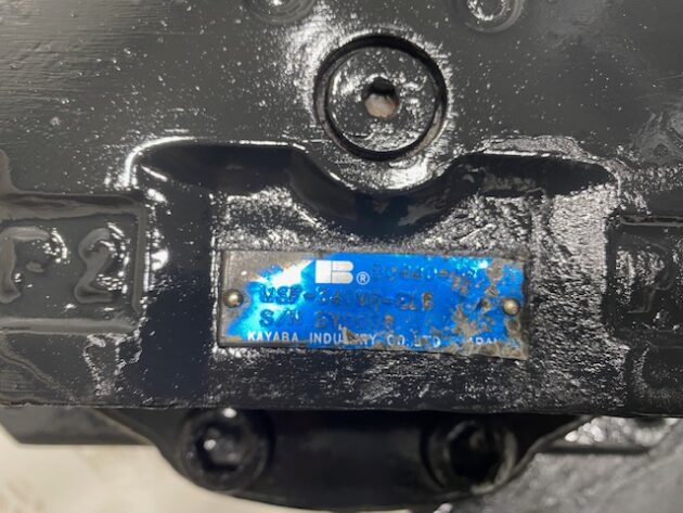 NEW HOLLAND  E485   - MOTOR DE TRANSLACIÓN - Imagen 8