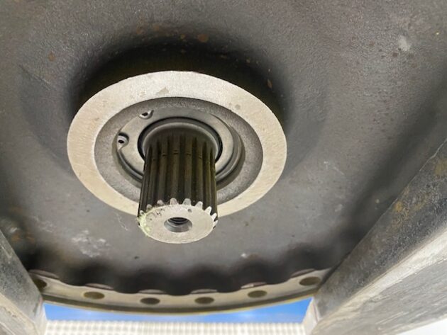 KOMATSU  PC600-7  706-75-01251 - MOTOR DE GIRO - Imagen 8