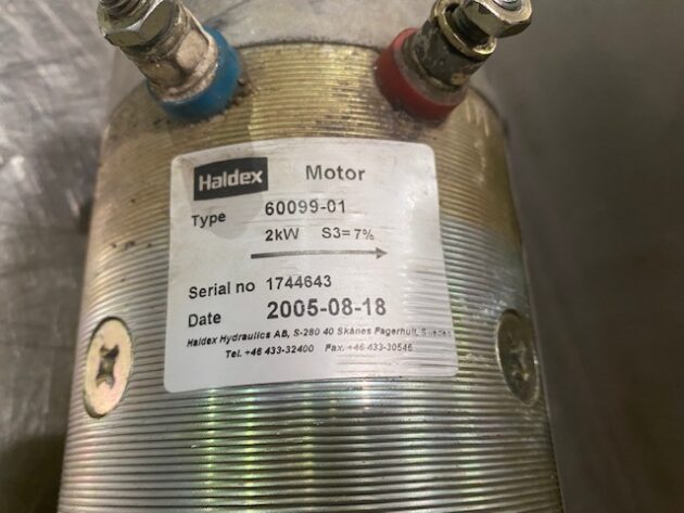 VOLVO  L180E  11709637 / 11706173 - MOTOR Y BOMBA DE EMERGENCIA DE DIRECCIÓN - Imagen 7