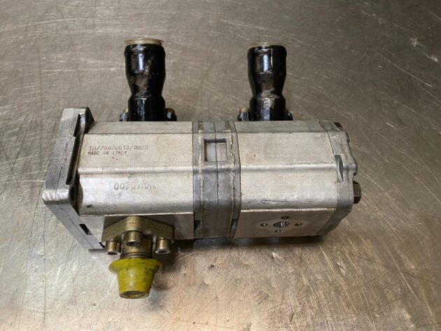 FIAT HITACHI  D180  76076813 - BOMBA DE SERVICIOS