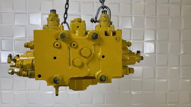 KOMATSU  PC240NLC-7K  723-48-22500 / 723-48-22800 - DISTRIBUIDOR PRINCIPAL - Imagen 3