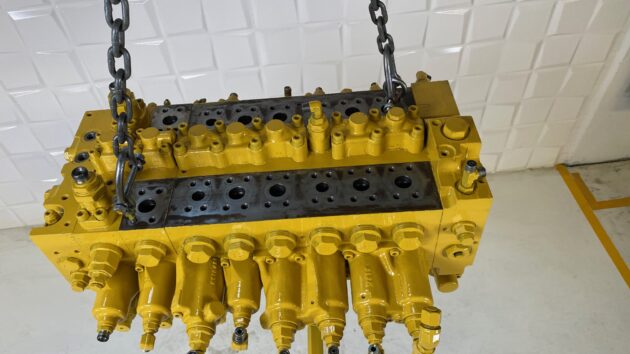 KOMATSU  PC240NLC-7K  723-48-22500 / 723-48-22800 - DISTRIBUIDOR PRINCIPAL - Imagen 6