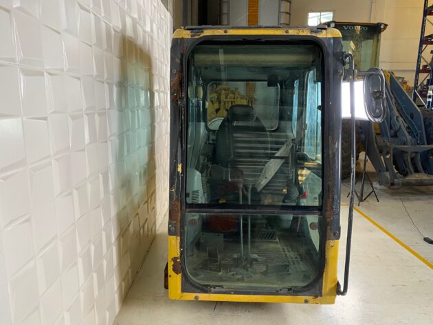 KOMATSU  PC240NLC-7K  20Y-54-01151 - CABINA - Imagen 3
