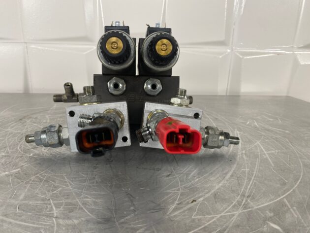 KOMATSU  PC210-8   - ELECTROVÁLVULA - Imagen 3
