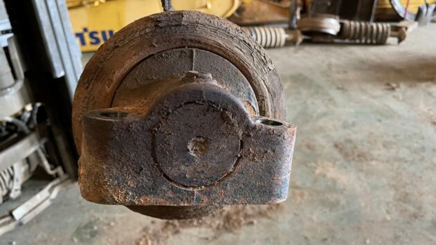 KOMATSU  PC210-8  20Y-30-08021 - RODILLO INFERIOR - Imagen 4