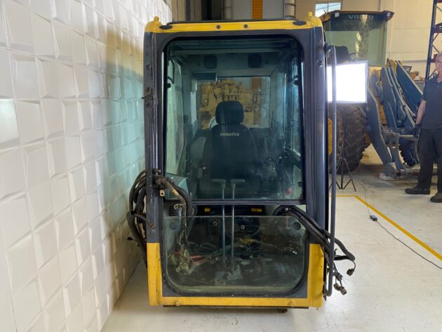 KOMATSU  PC210-8  20Y-53-00082 - CABINA - Imagen 3