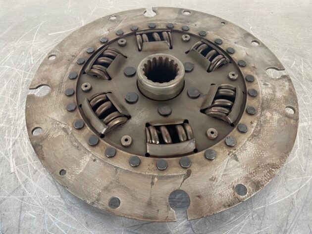 KOMATSU  PC210-8  22U-01-21310 - PLATO DE ARRASTRE DE BOMBAS - Imagen 3