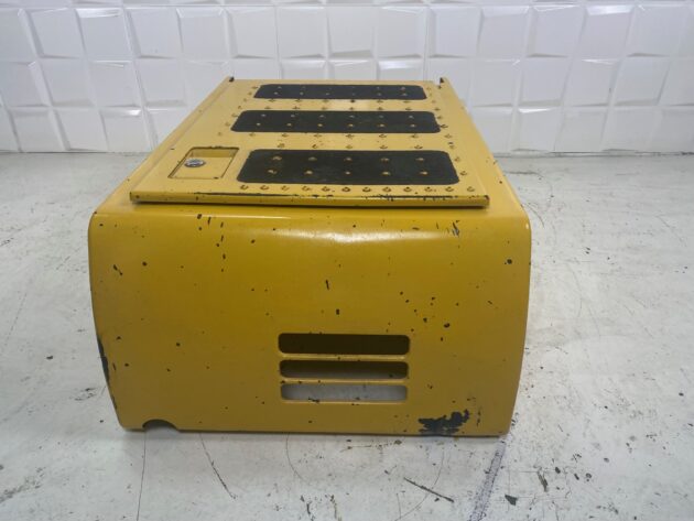 KOMATSU  PC210-8  20Y-54-78621 - CAJÓN DE BATERÍAS - Imagen 3
