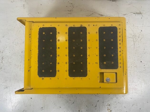 KOMATSU  PC210-8  20Y-54-78621 - CAJÓN DE BATERÍAS - Imagen 6