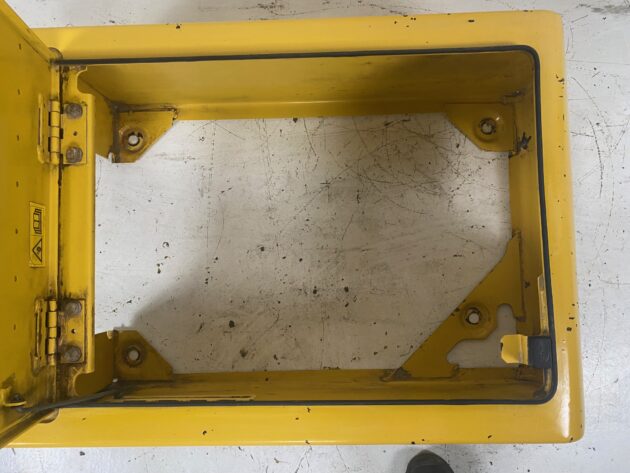 KOMATSU  PC210-8  20Y-54-78621 - CAJÓN DE BATERÍAS - Imagen 9