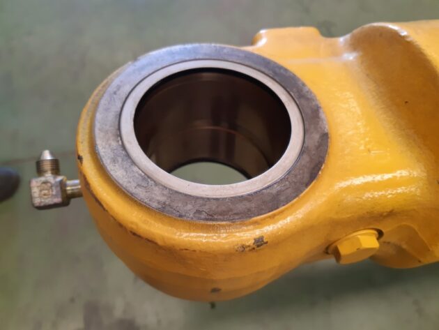 KOMATSU  PC210-8  707-01-0H600 - BOTELLA DE BALANCÍN - Imagen 5