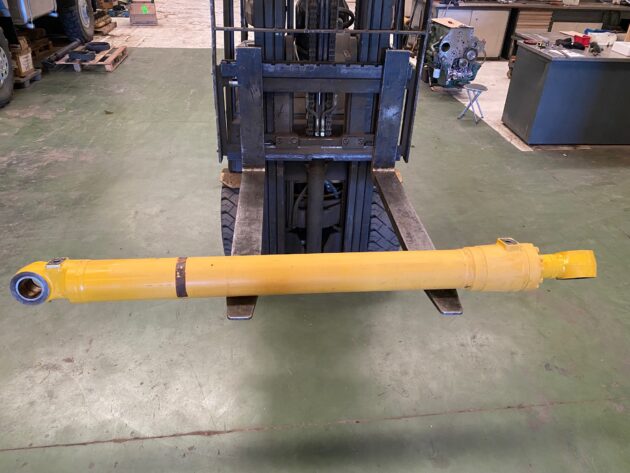 KOMATSU  PC210-8  707-01-0K520 - BOTELLA DE ELEVACIÓN PLUMA - Imagen 2