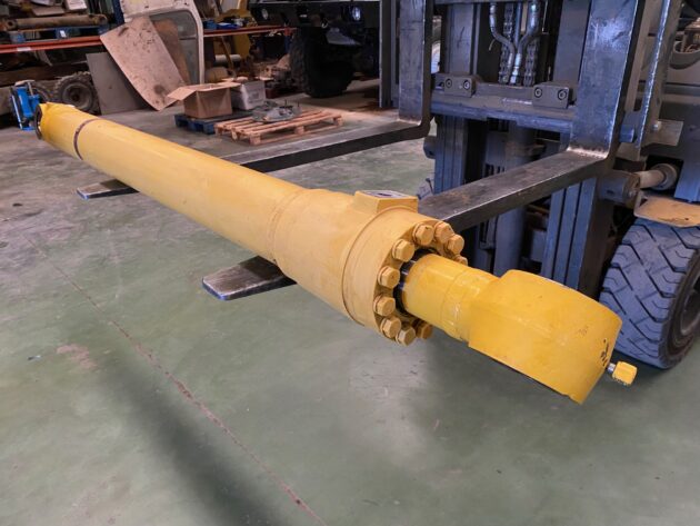 KOMATSU  PC210-8  707-01-0K520 - BOTELLA DE ELEVACIÓN PLUMA - Imagen 4