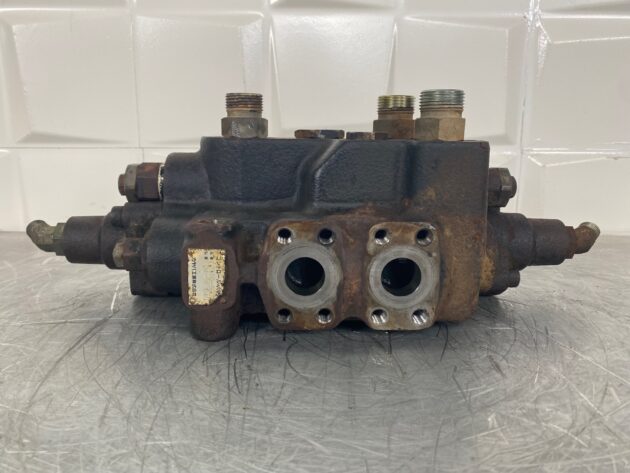 KOMATSU  WA380-5H  423-64-35101 - DISTRIBUIDOR DE DIRECCIÓN - Imagen 2