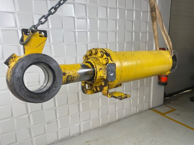 KOMATSU  WA380-5H  423-63-H3120 - BOTELLA DE VOLTEO PALA - Imagen 4