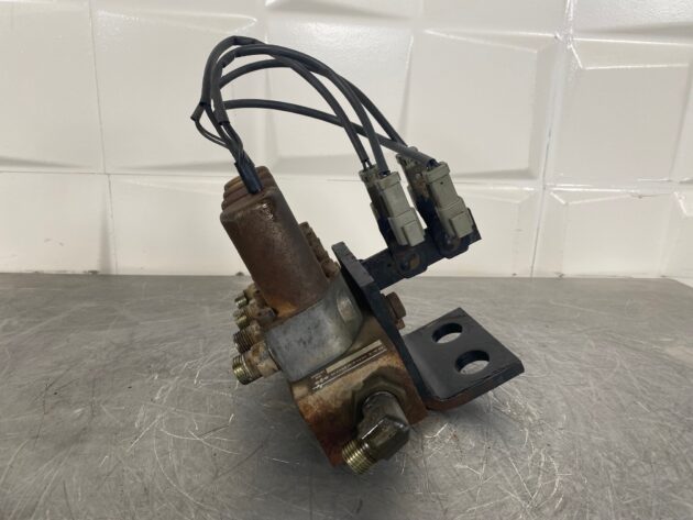 KOMATSU  WA380-5H  702-21-07410 - ELECTROVÁLVULA DE SERVICIOS - Imagen 6